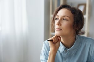 woman wondering about foot sensitivity, intolerances and allergies
